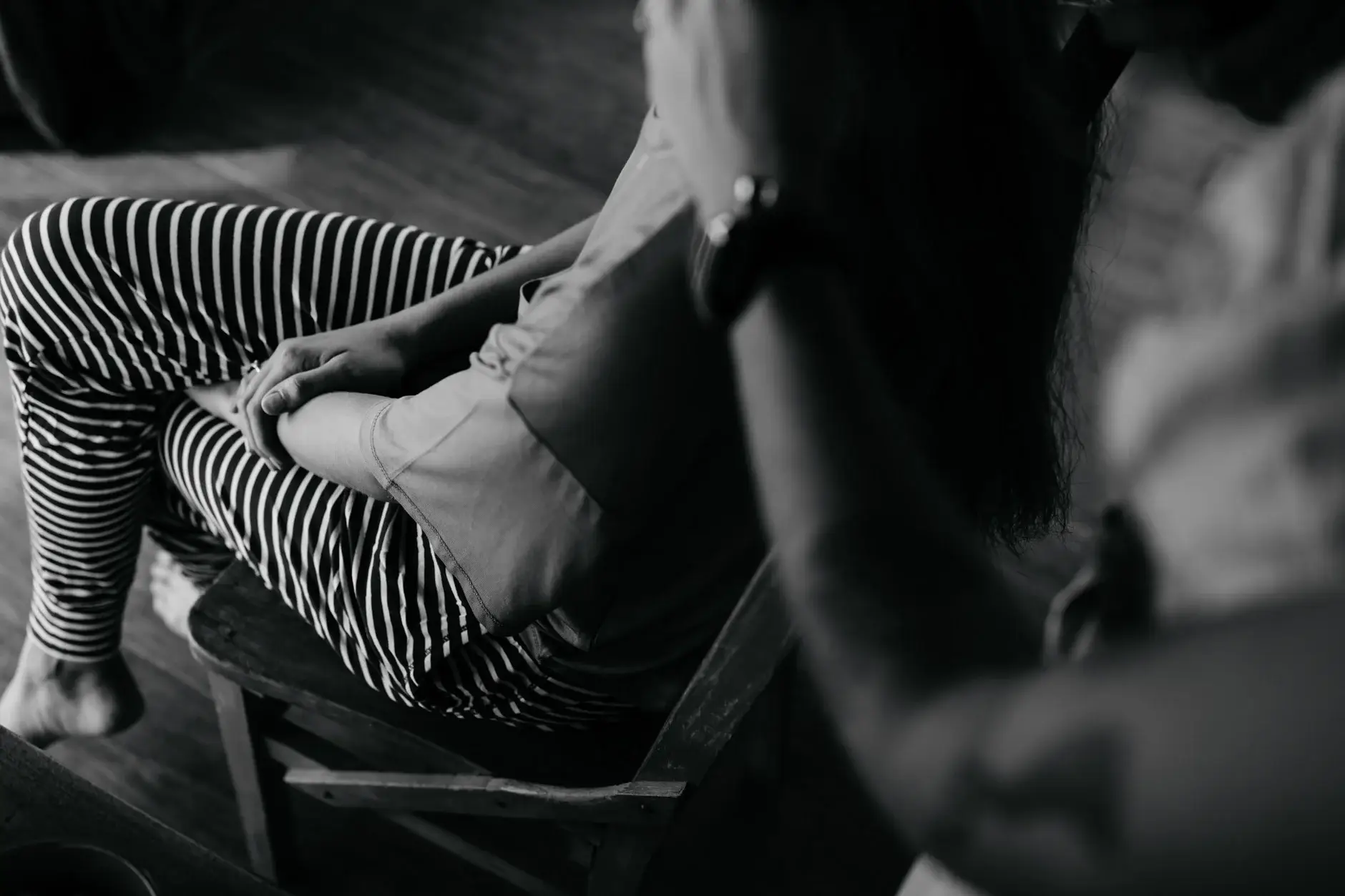 Cassie applying her own lipstick, black and white, Belongil Beach