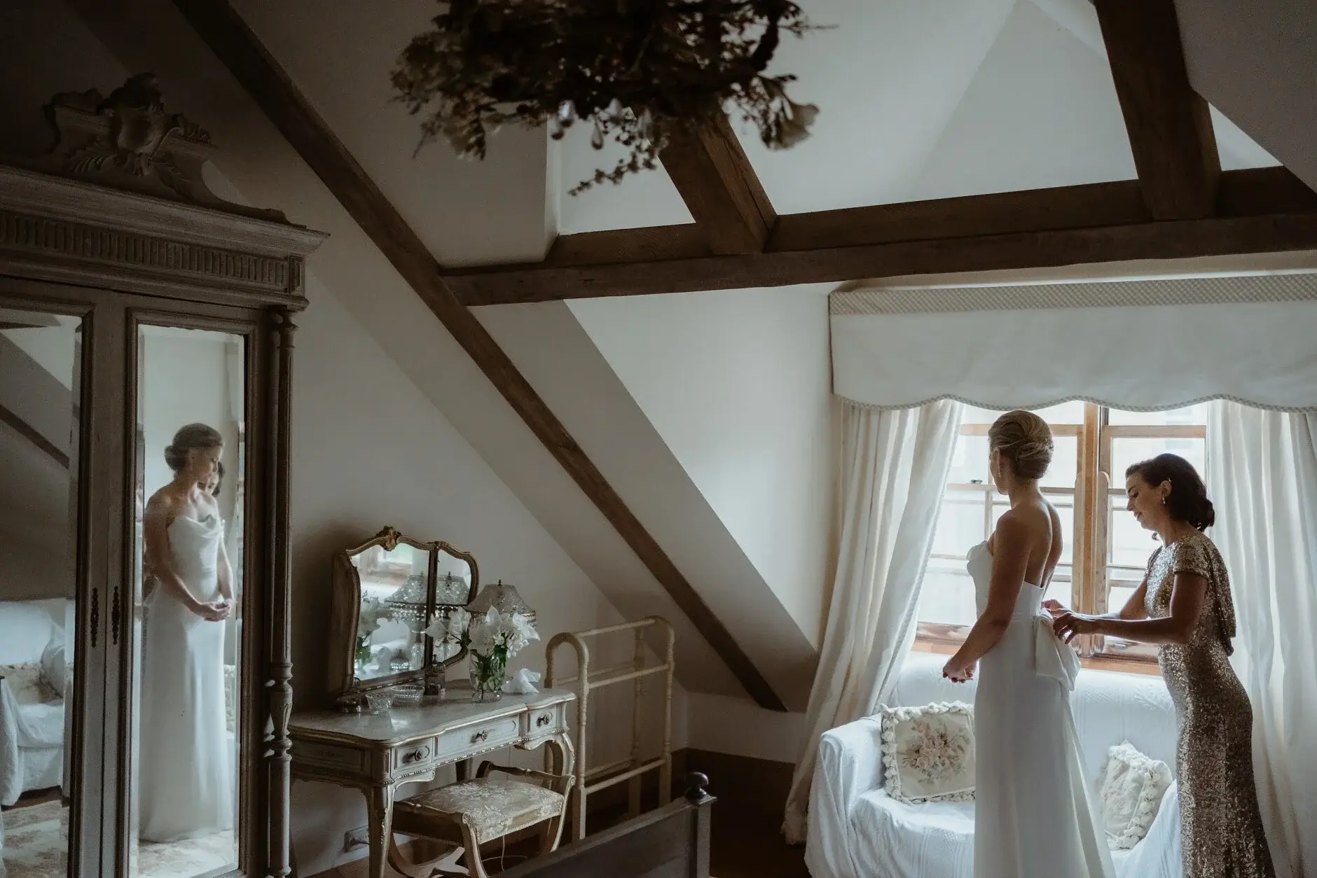 Maddie with her bridesmaids in the attic bedroom, Deux Belettes