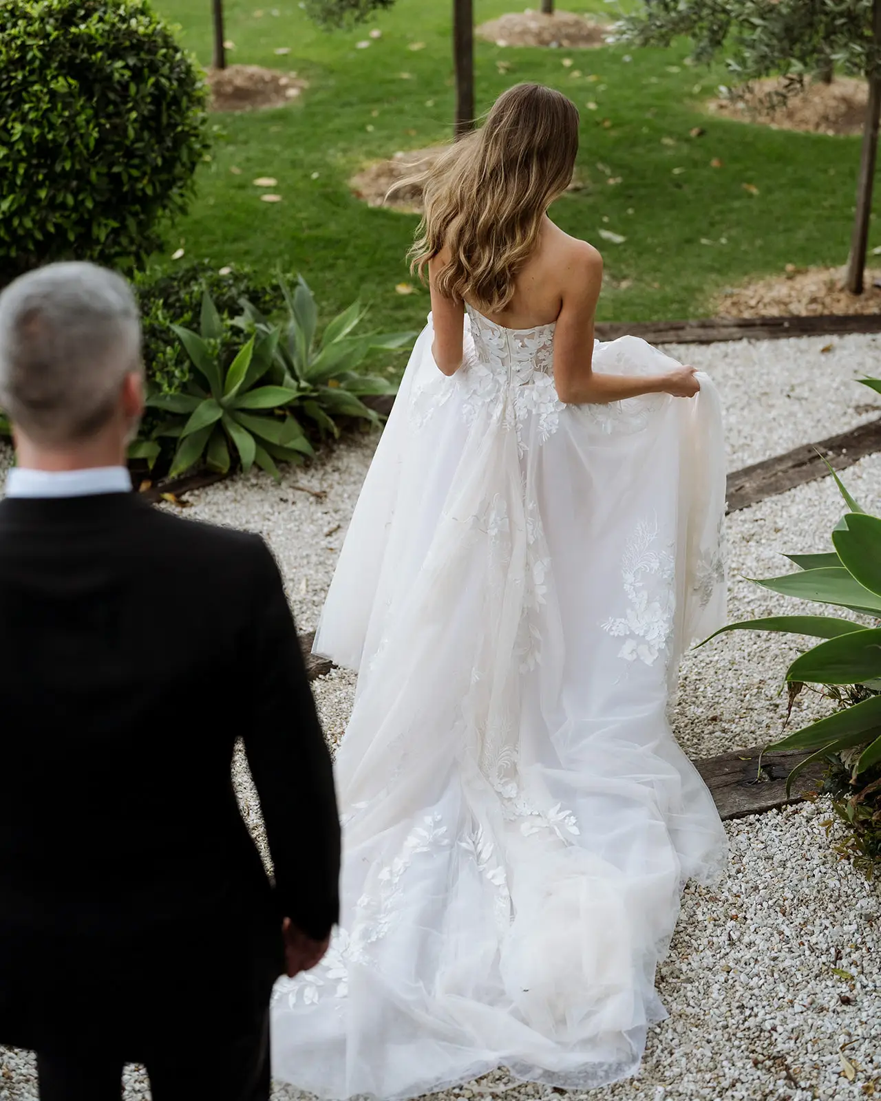 Letitia and Yoni walking away across the lawn, Fig Tree Restaurant
