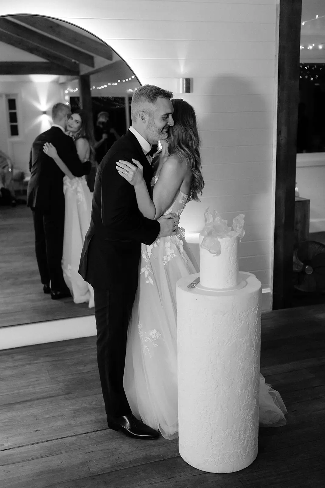 Letitia and Yoni cutting the cake, Fig Tree Restaurant, Byron Bay