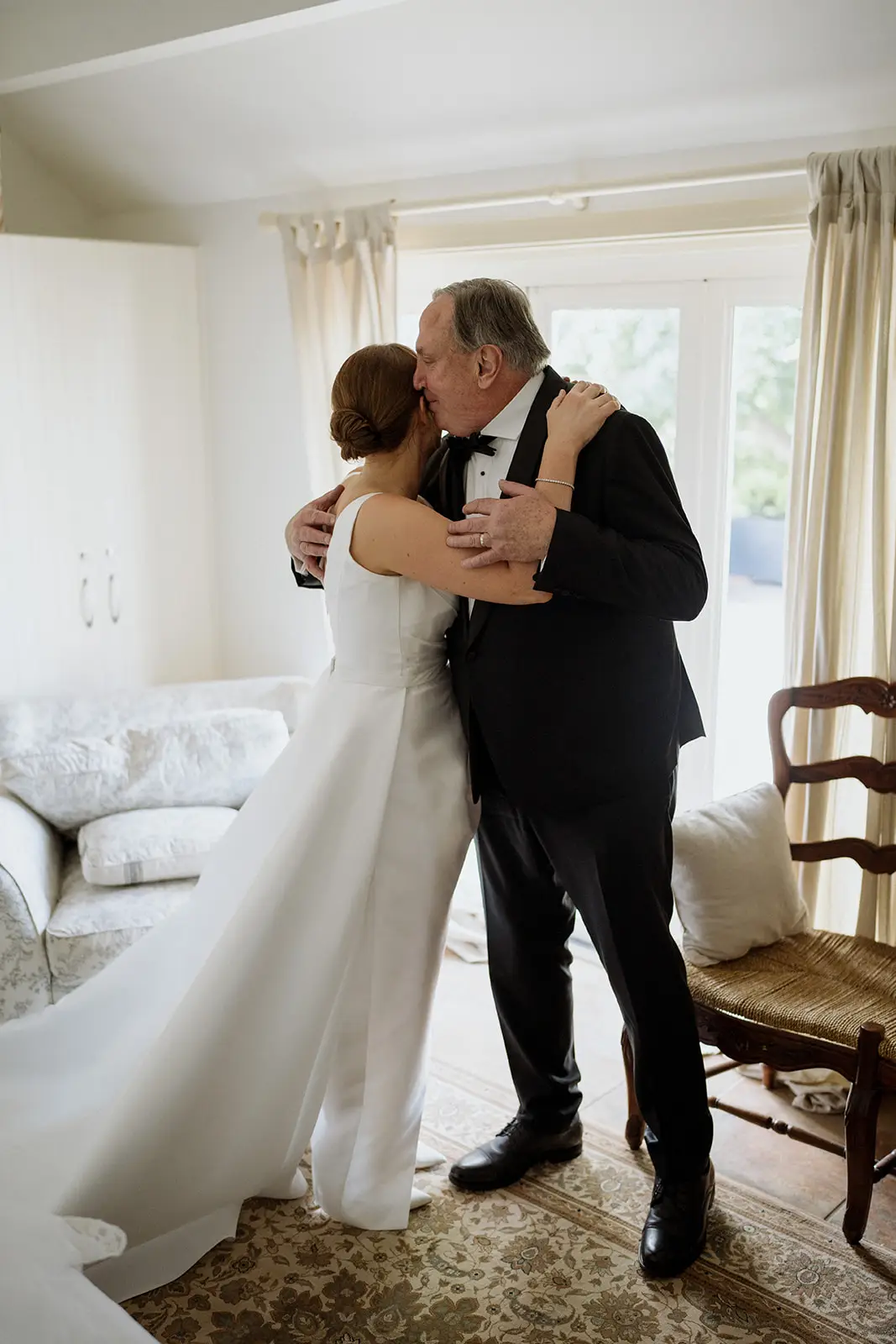 A tearful hug with her father before leaving for the ceremony