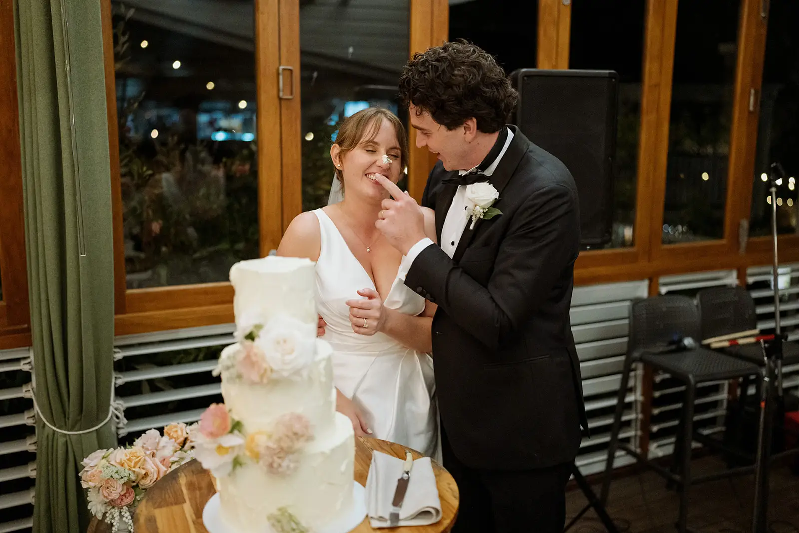 Tom and Nim cutting the wedding cake, Harvest Newrybar