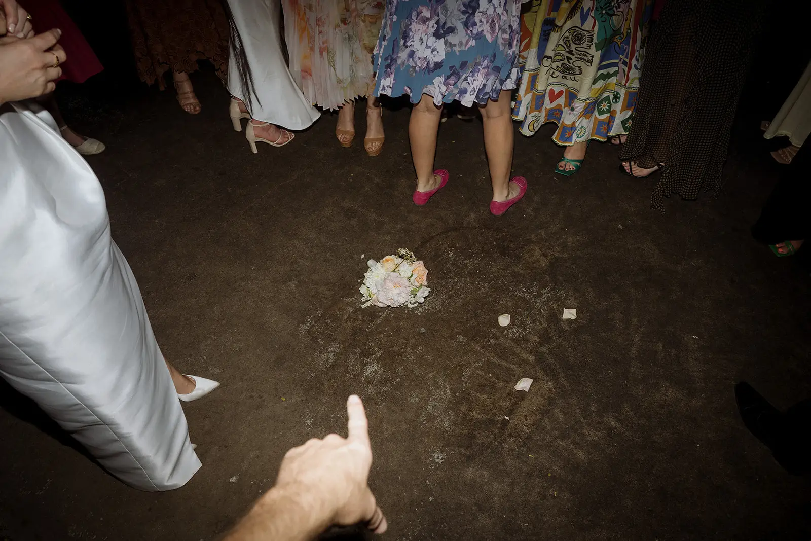 The scramble for the bouquet, Harvest Newrybar