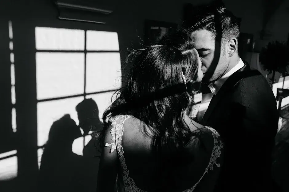 A kiss in the window light, black and white, Riverside