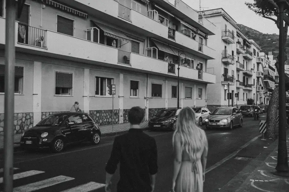 Emilie and Henrik crossing the street, black and white, Amalfi