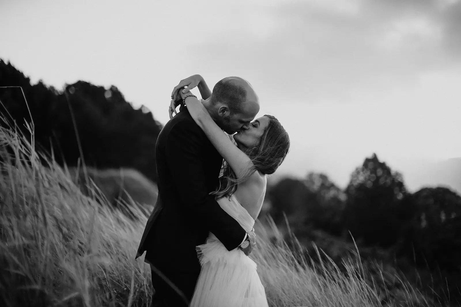Black and white — a kiss in the long grass on the ridge, Summergrove Estate